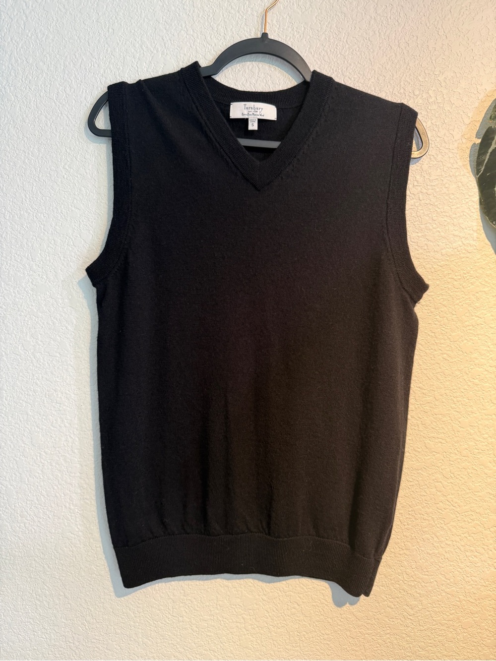 Extra Fine Merino Wool Black V-Neck Men's Sweater Vest